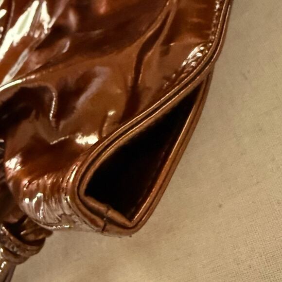 Chanel Bon Bon glossy metallic Bronze Patent Leather tote Vintage 2008 - Picture 11 of 16